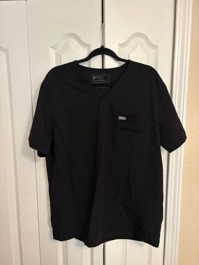 Figs Men’s Black V-Neck Short Sleeve Scrub Top with Chest Pocket